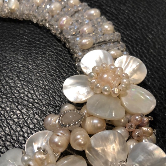 NEW “Vivah” flower and Pearl statement necklace - Picture 5 of 6